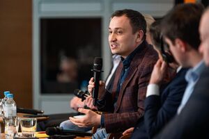 По словам министра, подозрение не касается его работы в министерстве