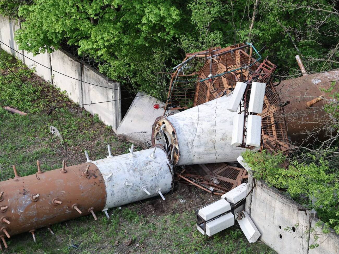 Харьков облетело видео, как падает верхушка башни, которую я помню с детства. Эти кадры мне болят. Но, кроме усталости и ненависти к врагу, не испытываю ничего