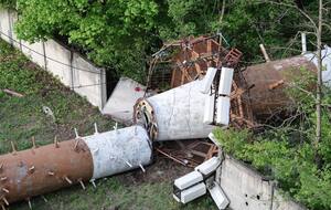 Харьков облетело видео, как падает верхушка башни, которую я помню с детства. Эти кадры мне болят. Но, кроме усталости и ненависти к врагу, не испытываю ничего