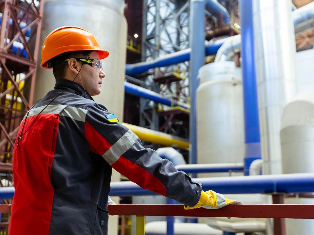 Повышение зарплат пока коснется только производственного персонала рабочих профессий и линейных руководителей