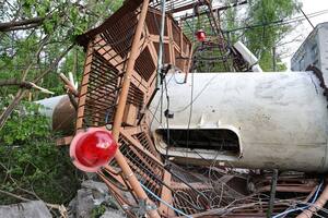 По подсчетам Синегубова, обрушилась часть телебашни высотой более 100 м