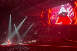 19 апреля Klavdia Petrivna впервые вышла на сцену во время сольного концерта Пивоварова