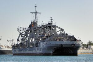 Судно "Коммуна" оснащено уникальным оборудованием, поэтому, несмотря на возраст, имеет большое значение для российского флота, отметил Плетенчук