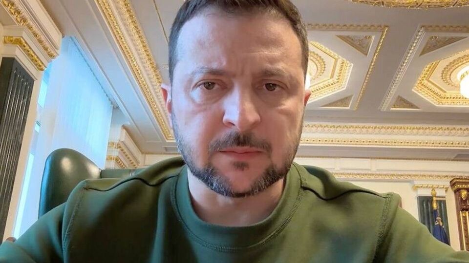 Зеленский подвел итоги дня 23 апреля в вечернем обращении, поздравил психологов, поблагодарил медиков, спасателей и полицейских