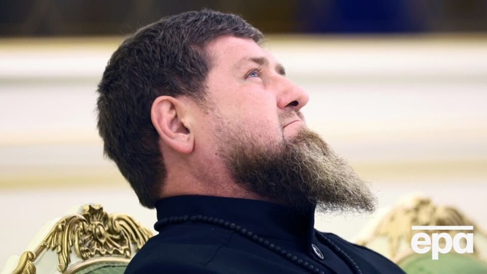 Кадиров не коментує інформації про своє невиліковне, за даними "Новой газеты. Европа", захворювання, але одразу після розслідування почав публікувати більше відео