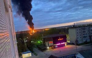 В сети публикуют фото и видео пожара