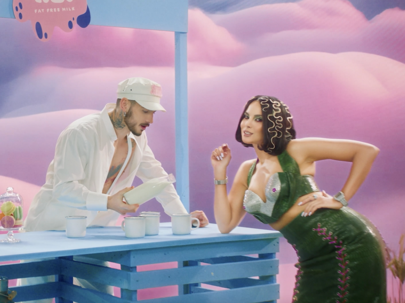 8 апреля певица начала подготовку к релизу новой песни Moloko