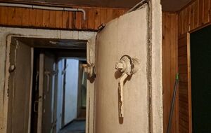 Нижние уровни зданий и подвалы просят расчистить от мусора