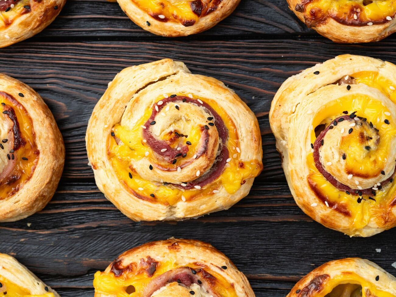 Паски-краффины закручиваются перед выпеканием