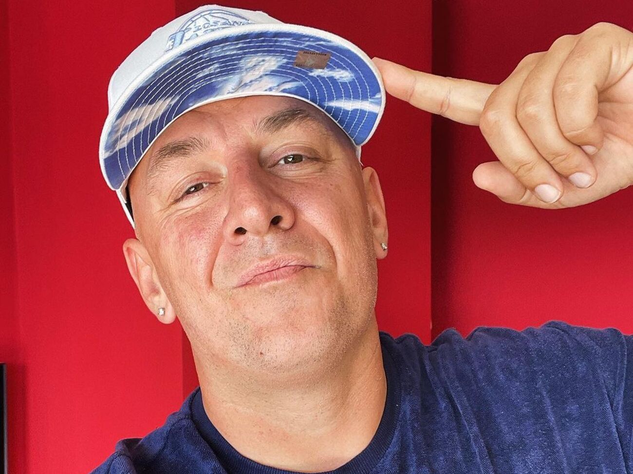 Потап снял ролик под трек своей супруги