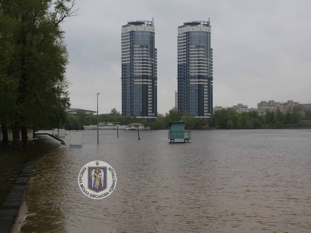 КМВА показала затоплені набережні та парки