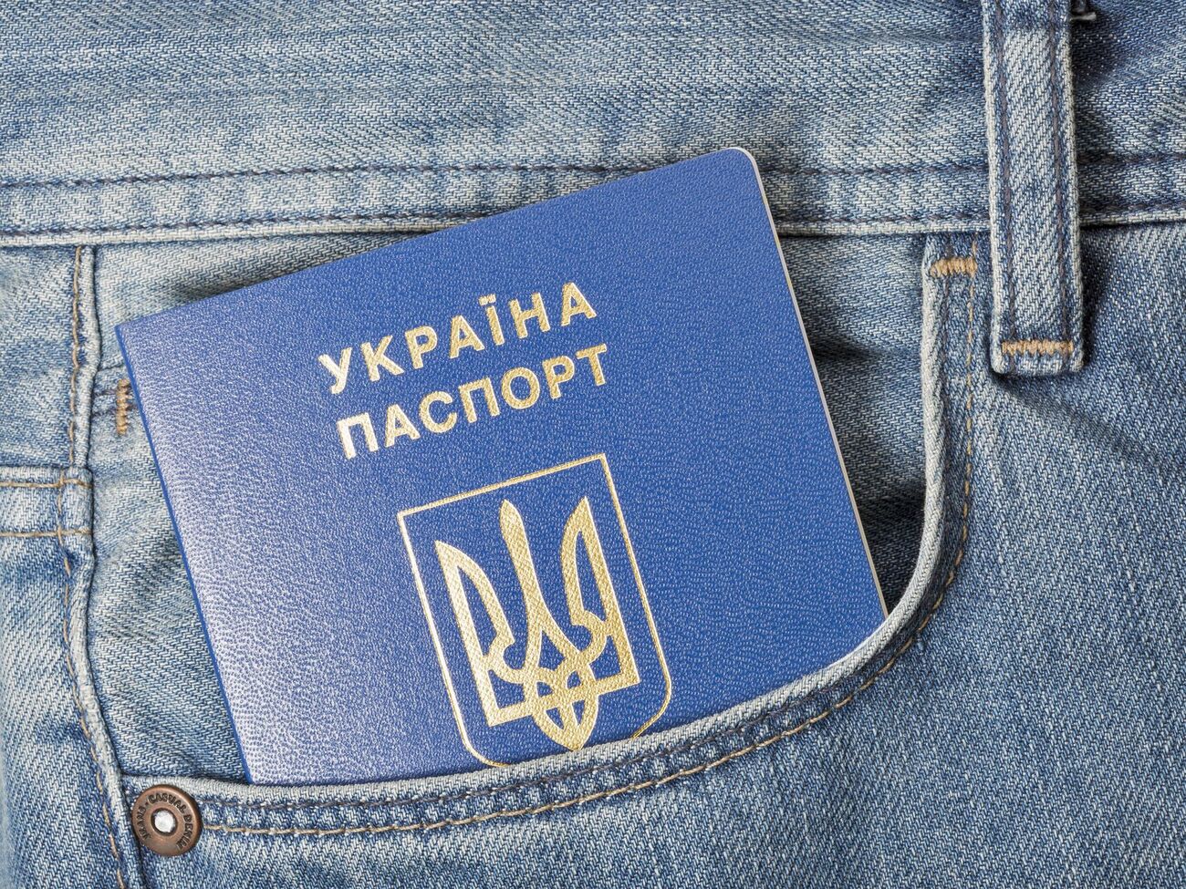 Пересилання паспортів до закордонної дипустанови для організації їх видавання не будуть здійснювати, випливає з постанови Кабміну України