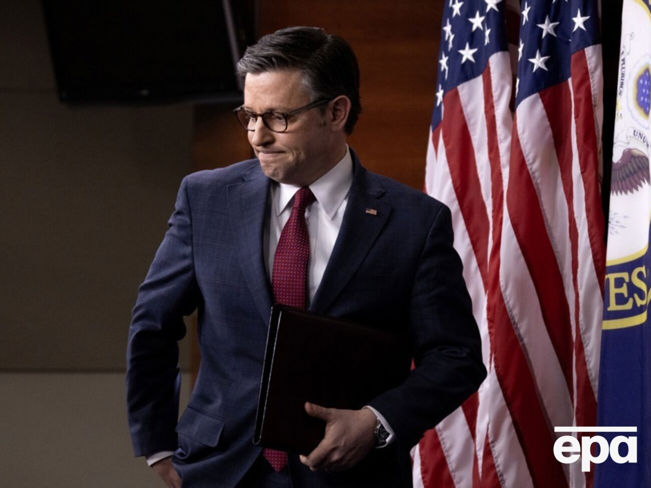 Джонсон шокировал Вашингтон и союзников США, когда позволил проголосовать за помощь Украине, отметила FT