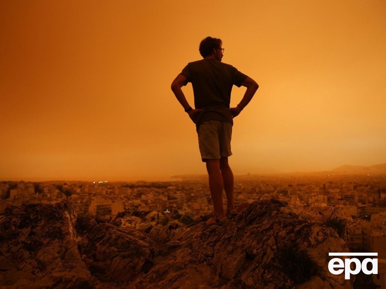 Пыль в Афины принес ветер