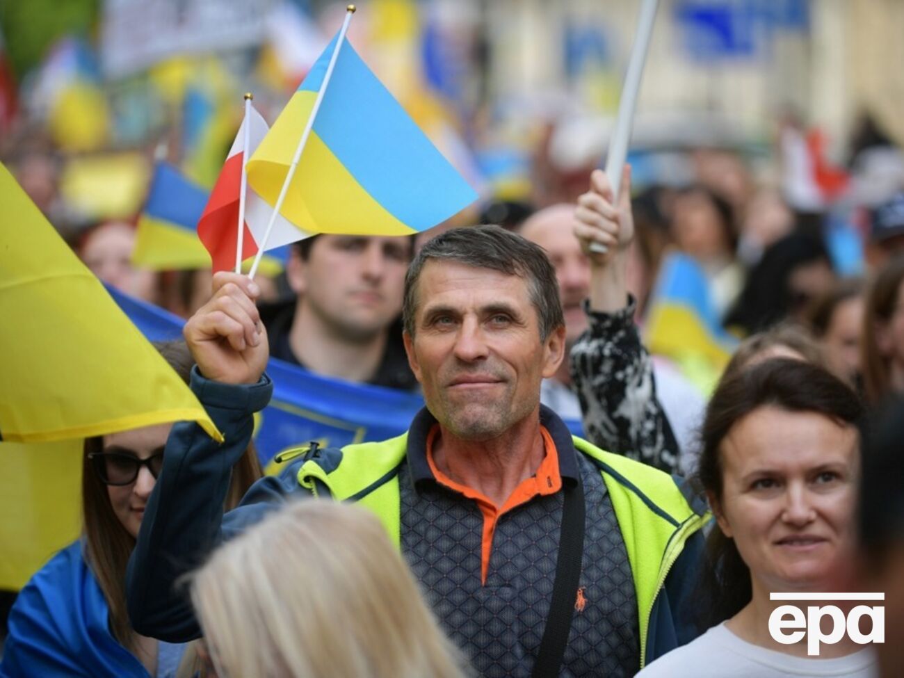ЗМІ повідомляли, що з початку повномасштабної агресії РФ до Європи виїхали сотні тисяч українських чоловіків призовного віку