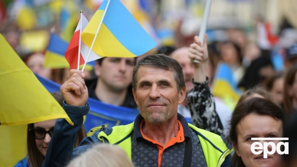 ЗМІ повідомляли, що з початку повномасштабної агресії РФ до Європи виїхали сотні тисяч українських чоловіків призовного віку