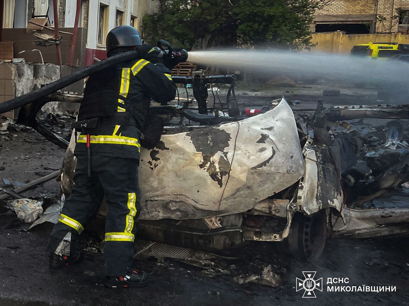 В Николаеве в результате взрыва загорелись автомобили, отметили в ГСЧС