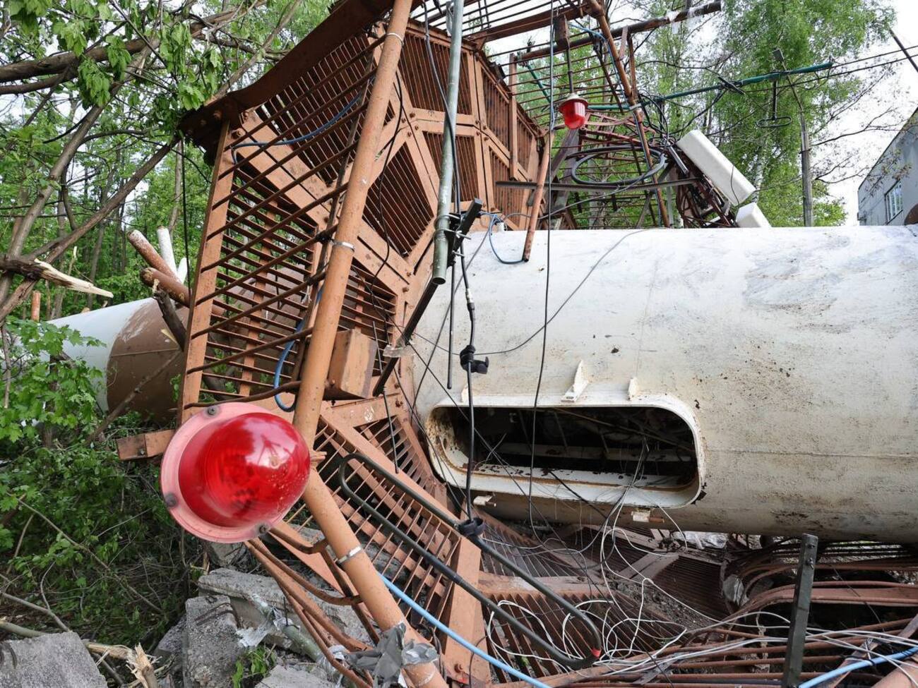 У ЗСУ припускали, що ворог, руйнуючи телевежу, мав на меті перебити зв'язок, поширити сигнал російської пропаганди