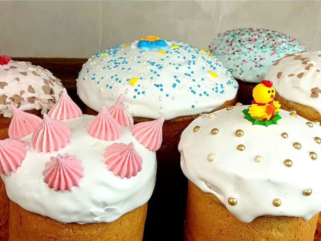 Випікайте паски спочатку за температури 180 °С, а потім – 160 °С