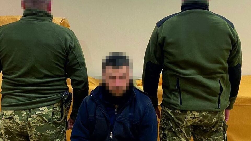 Затриманий перебуває під вартою, йому загрожує до восьми років ув'язнення