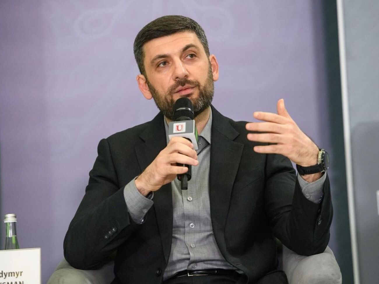 Слідком окупантів висунув обвинувачення низці українських політиків, зокрема прем'єр-міністру України у 2016–2019 роках Володимирові Гройсману