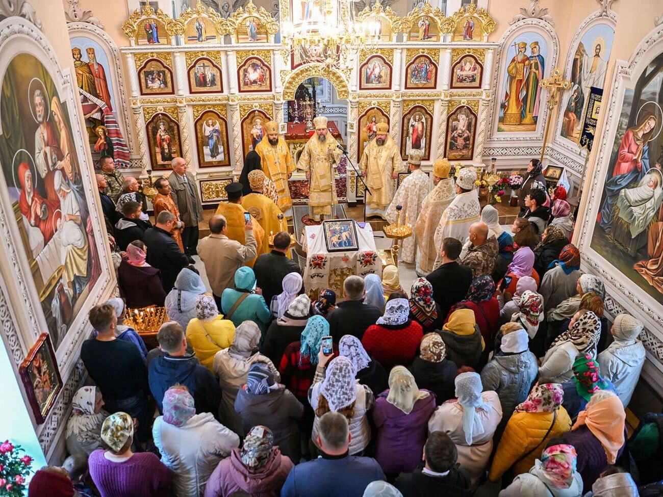 В ПЦУ подчеркнули, что современные женские брюки ничего общего с мужской одеждой не имеют