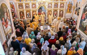 В ПЦУ подчеркнули, что современные женские брюки ничего общего с мужской одеждой не имеют