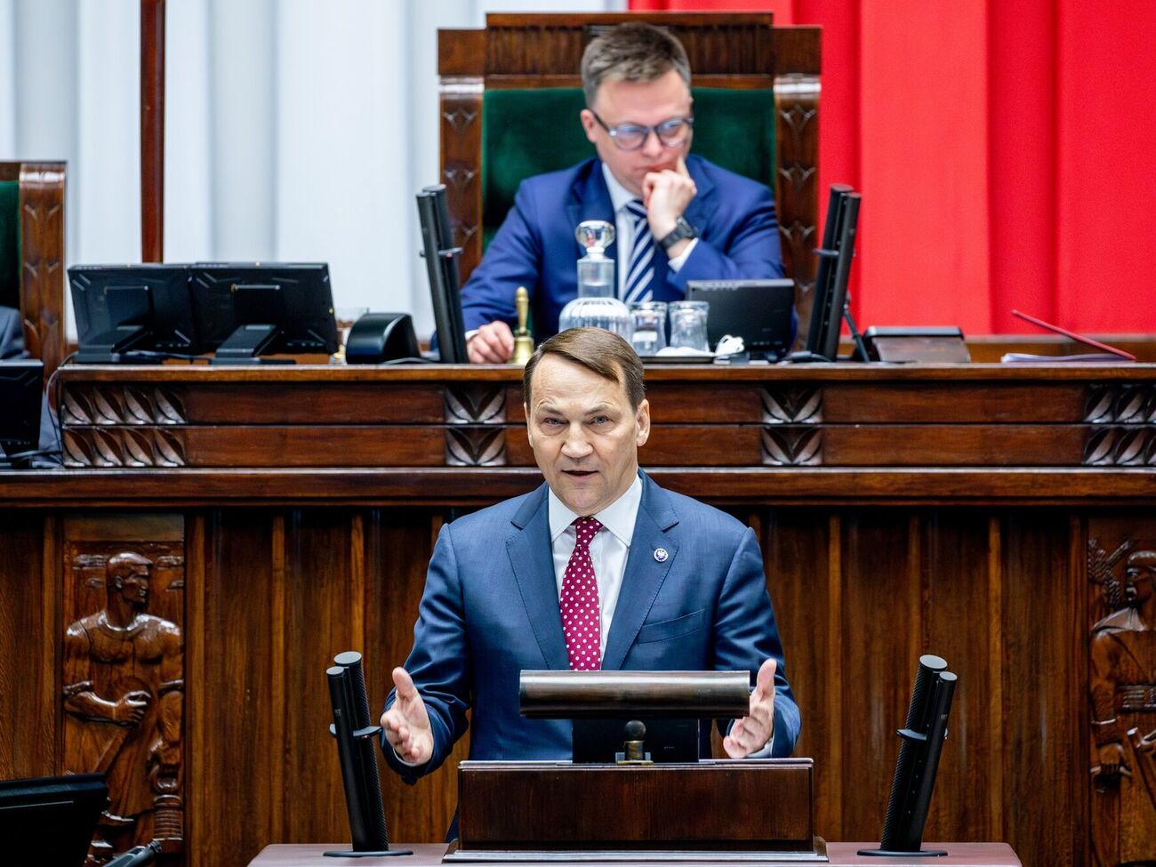 Сикорский выступил перед парламентом