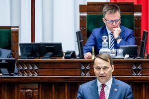 Сікорський виступив перед парламентом