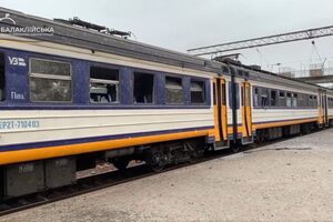 Армія РФ вдарила по території вокзалу Балаклії під час зупинки електропоїзда сполученням "Харків – Ізюм", зазначили в ОВА