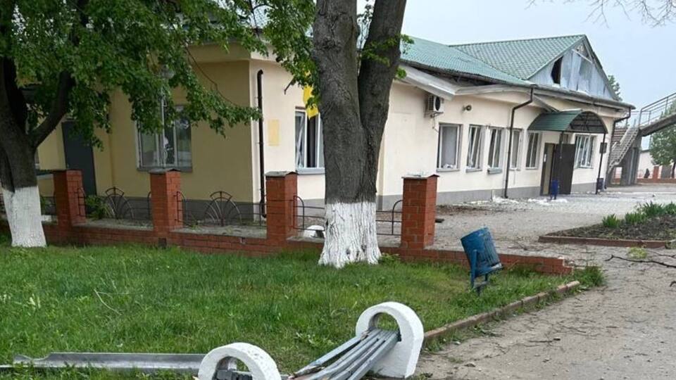 У Балаклії від місця прильоту на відстані 15 метрів стояв електропоїзд із людьми, зазначали в ОВА