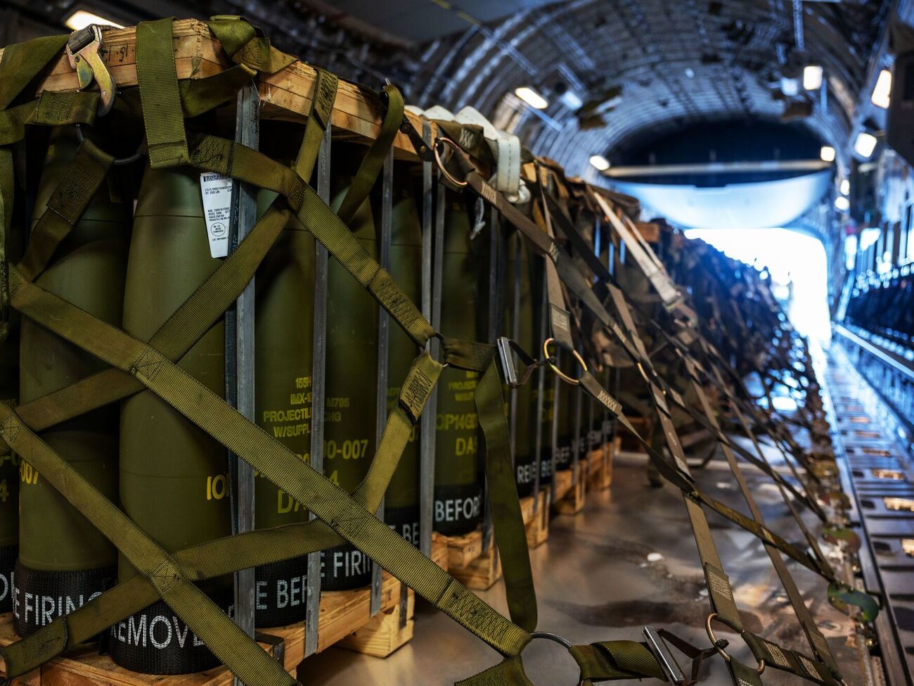 У пакет від США увійдуть боєприпаси до Patriot, NASAMS, HIMARS, артснаряди, дрони й ракети класу "повітря – повітря", розповіли ЗМІ