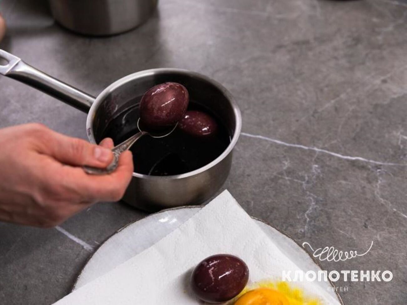 Чтобы крашанки получились с мерцающим эффектом, вино должно содержать большое количество сахара