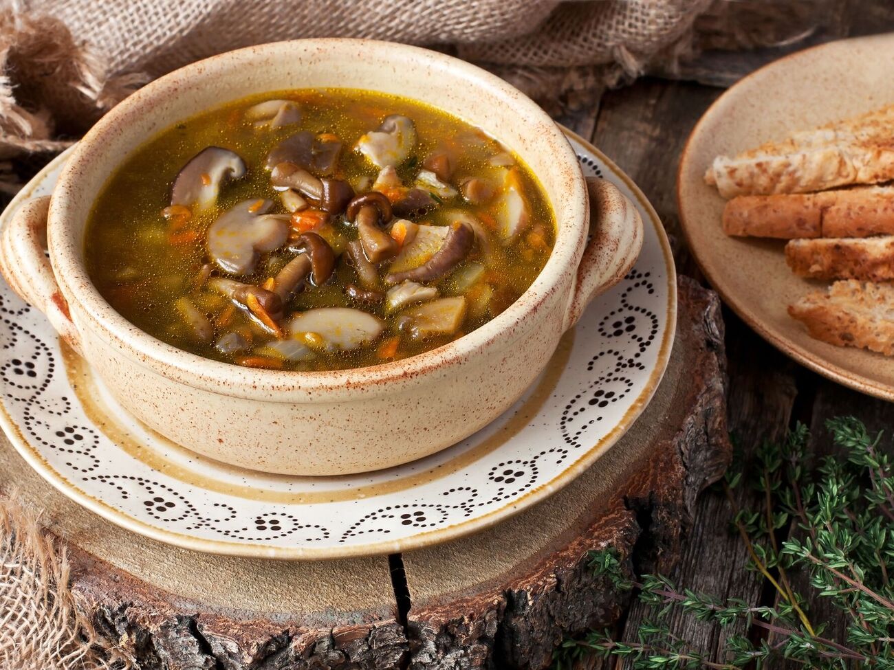 Грибну юшку потрібно подавати гарячою