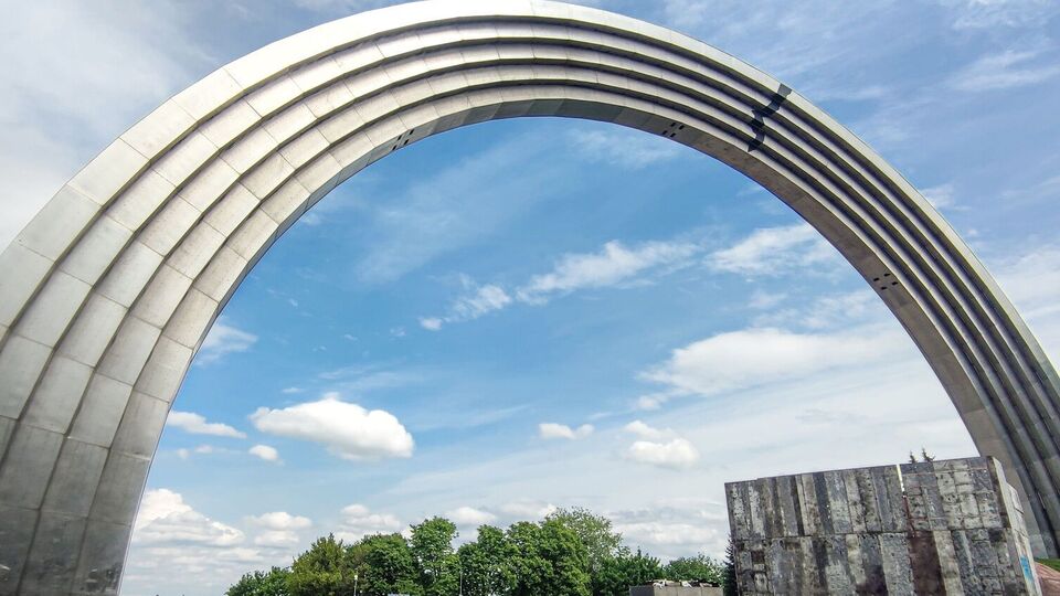 В КГГА объяснили, что будет с аркой