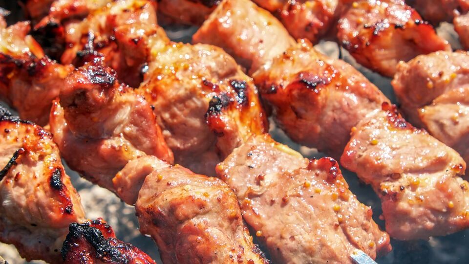 Для шашлику Клопотенко рекомендує використовувати свинину