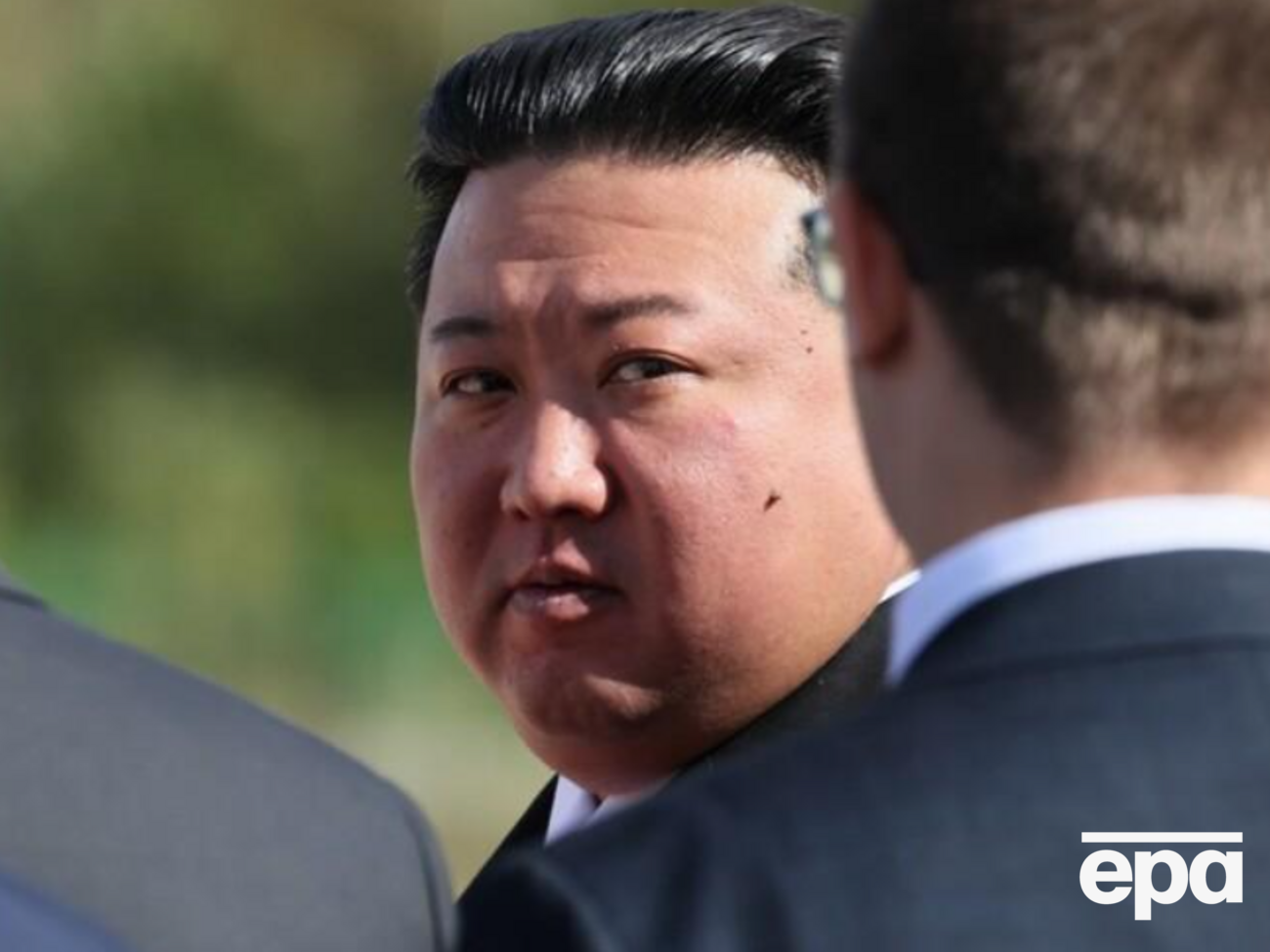 Ким Чен Ын лично курировал испытания 240-мм ракет, которые, как полагает Bloomberg, могут оказаться и в России