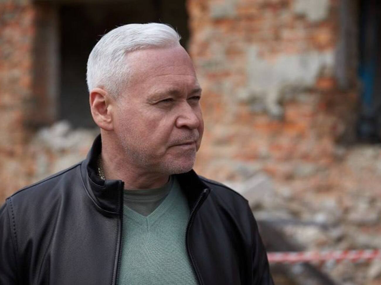 На месте прилета работают экстренные службы, отметил Терехов