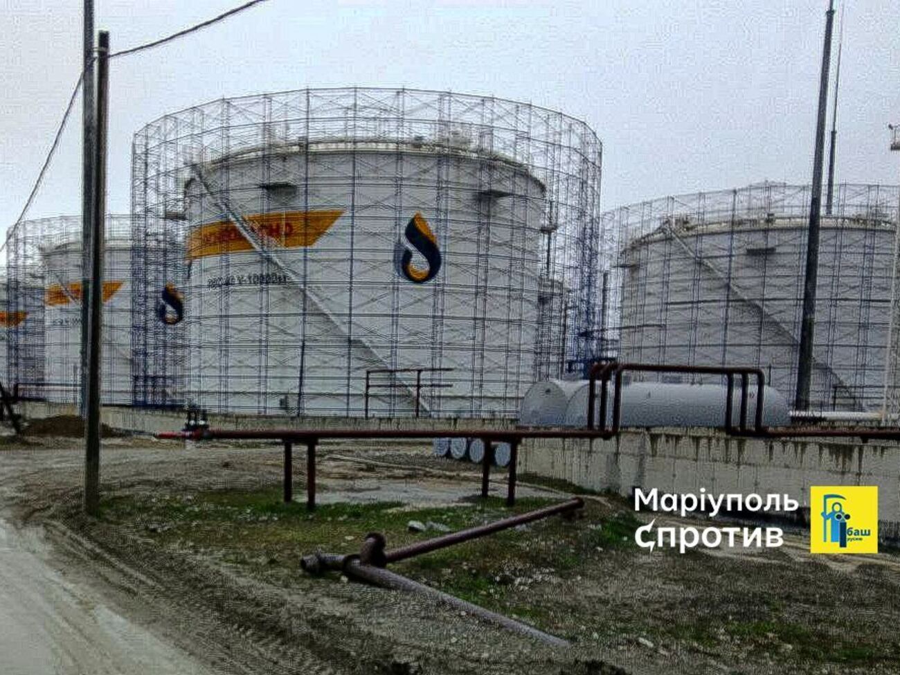 Резервуары на Славянском НПЗ в Краснодарском крае были защищены, указал Андрющенко