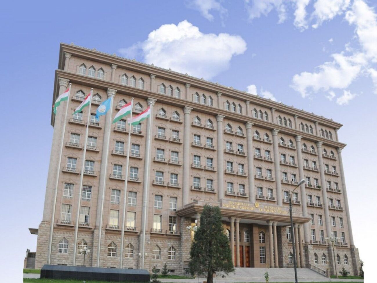 МЗС Таджикистану просить співгромадян не їхати у РФ "без гострої потреби"