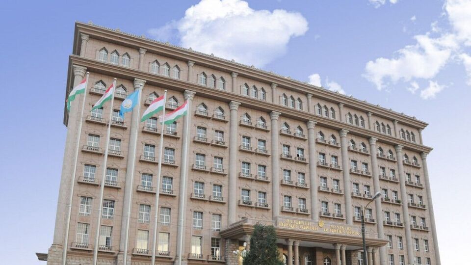 МЗС Таджикистану просить співгромадян не їхати у РФ "без гострої потреби"