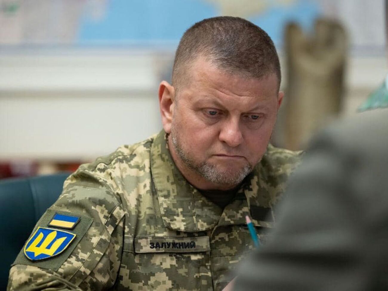 8 лютого Зеленський звільнив Залужного з посади головнокомандувача ЗСУ