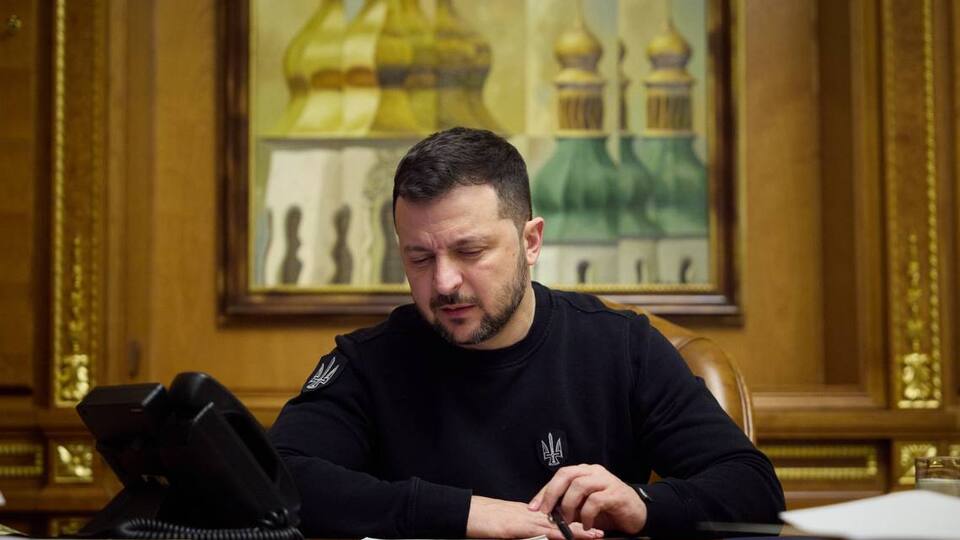 Зеленский поблагодарил Джеффриса за личное содействие принятию в США законопроекта о военной помощи Украине