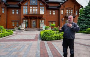 "Назначили руководителя без конкурса, без ничего. Кого, как вы думаете? Лучшего специалиста Министерства окружающей среды? Нет, бывшего ревизора – инспектора налоговой", – объясняет Тарахкотелик недоверие к новому управляющему