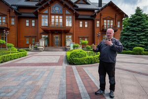 "Назначили руководителя без конкурса, без ничего. Кого, как вы думаете? Лучшего специалиста Министерства окружающей среды? Нет, бывшего ревизора – инспектора налоговой", – объясняет Тарахкотелик недоверие к новому управляющему