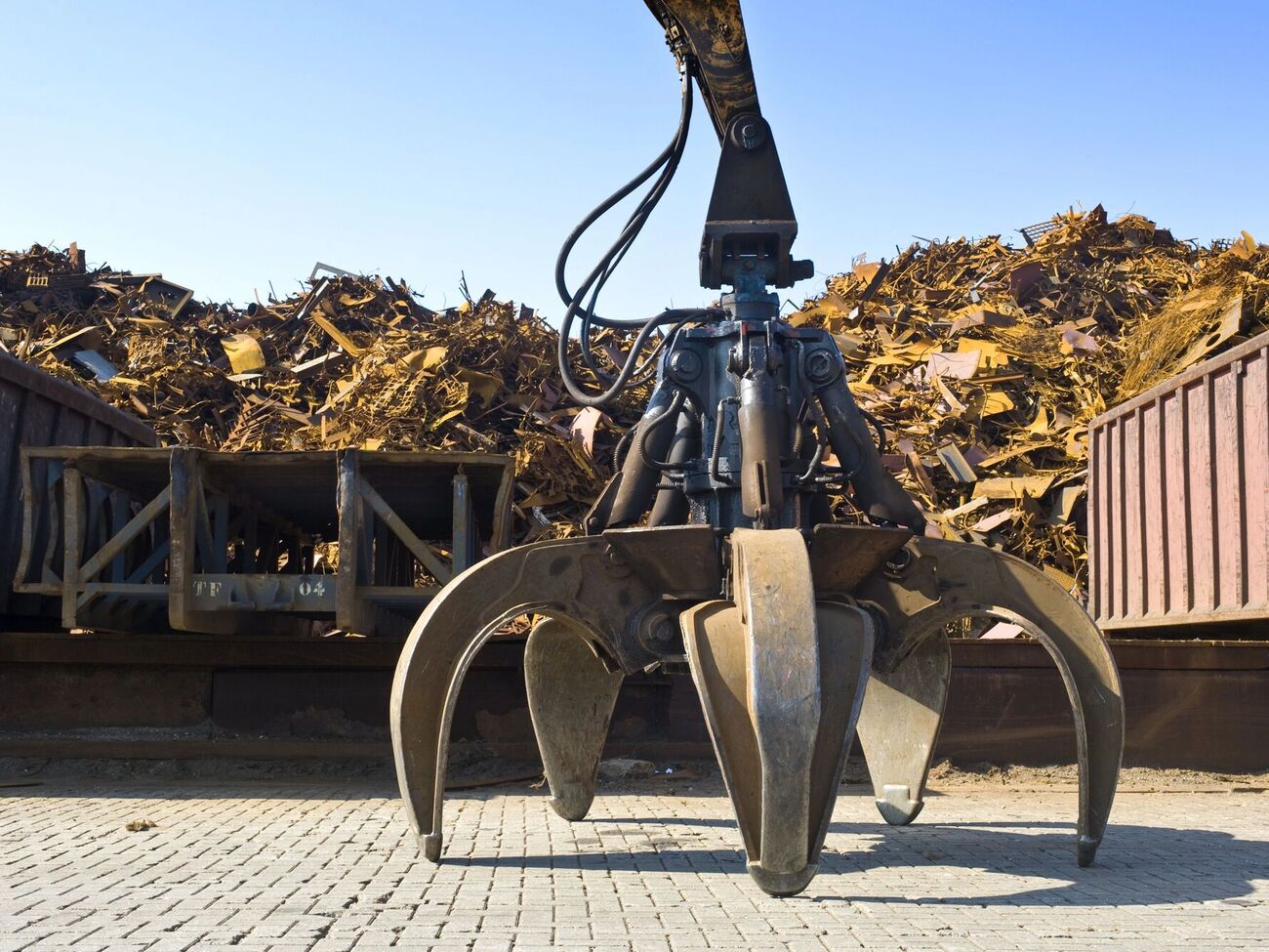 "Укрзалізниця" имеет на складах своих предприятий до 120–150 тыс. тонн металлома, пишет "РБК-Украина"