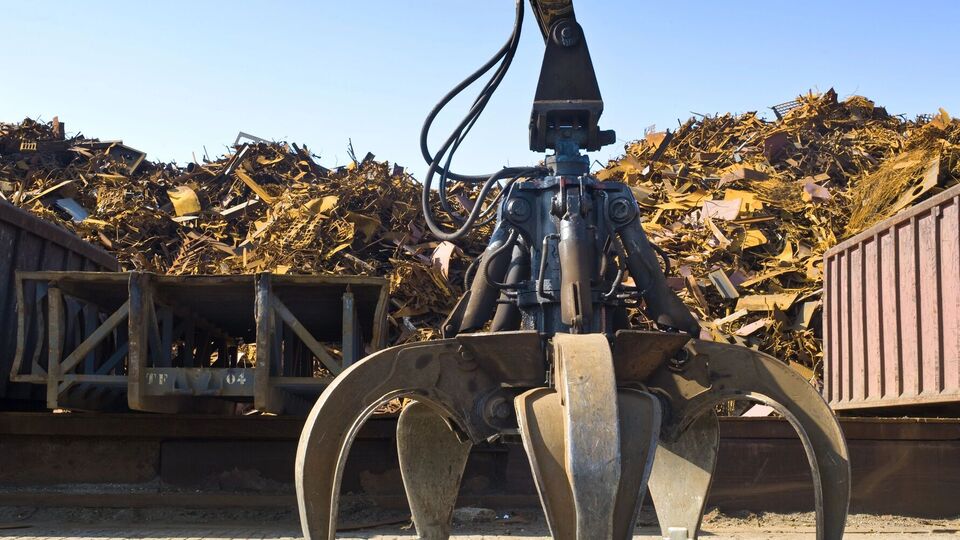 "Укрзалізниця" имеет на складах своих предприятий до 120–150 тыс. тонн металлома, пишет "РБК-Украина"