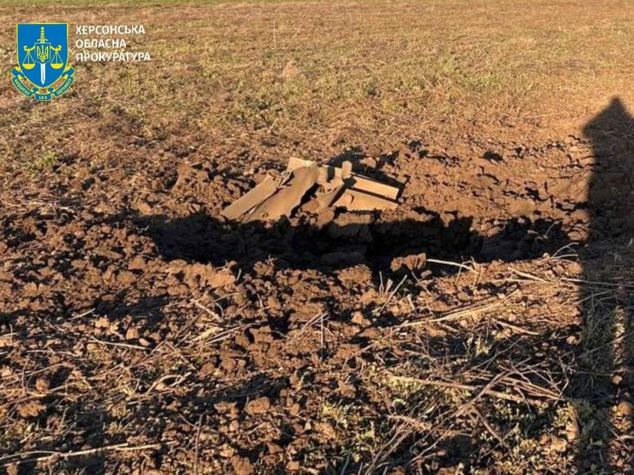 В результате российских прилетов смертельное ранение получил мужчина в Белозерской общине Херсонской области, сообщили в прокуратуре