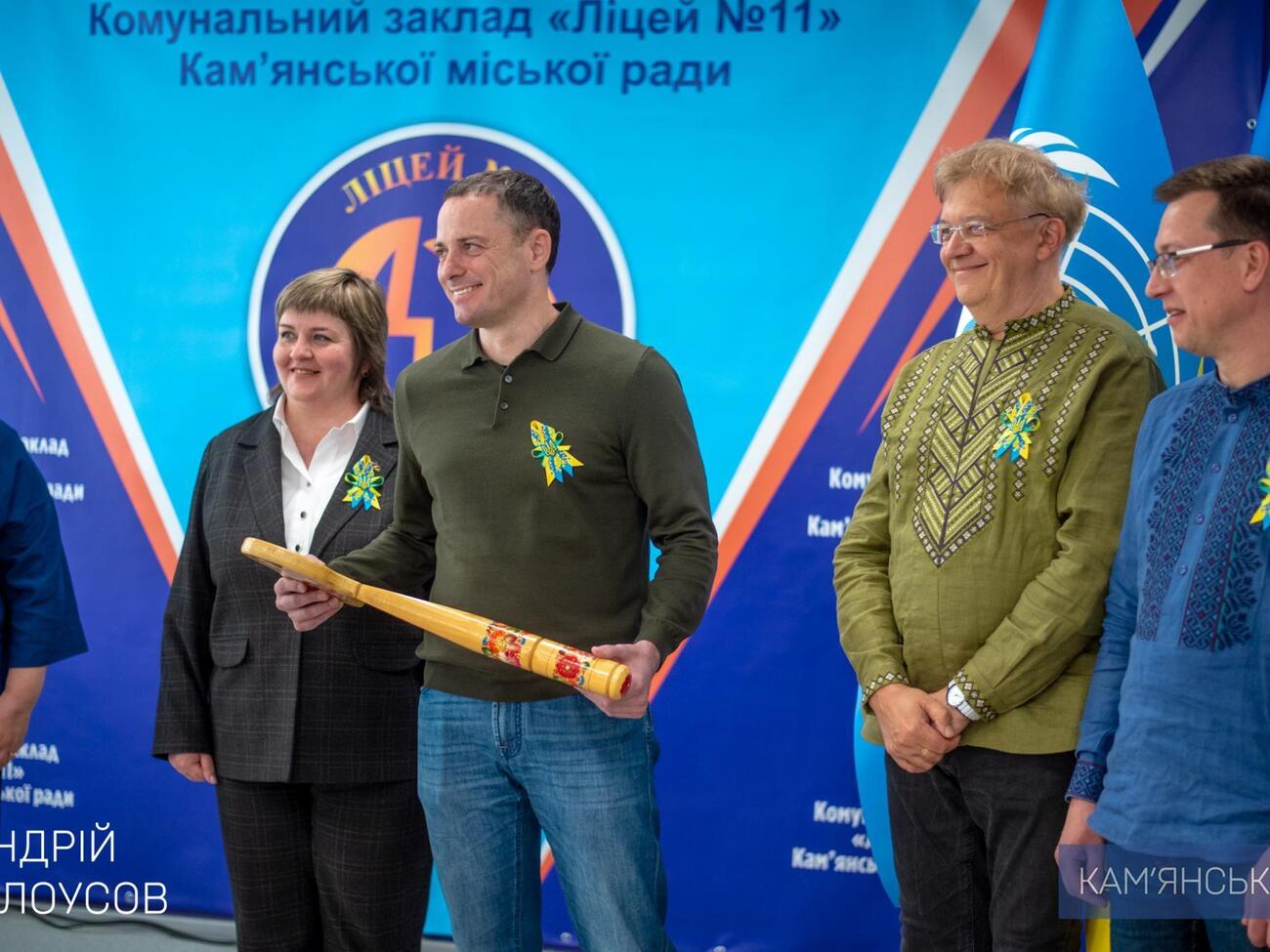 Нове відділення початкової школи розраховане на 280 учнів, повідомив мер Кам'янського Андрій Білоусов (на фото – другий зліва)