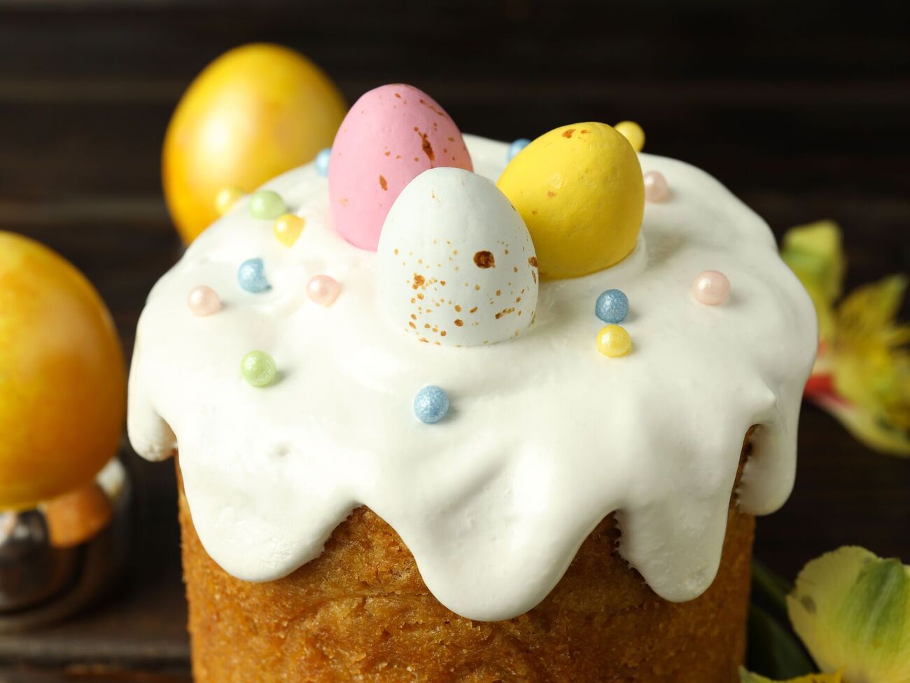 Выпекайте паску в духовке при температуре 180 °С в течение часа